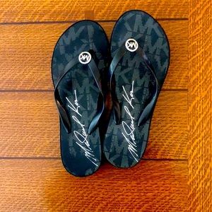 Micheal Kors flip Flops